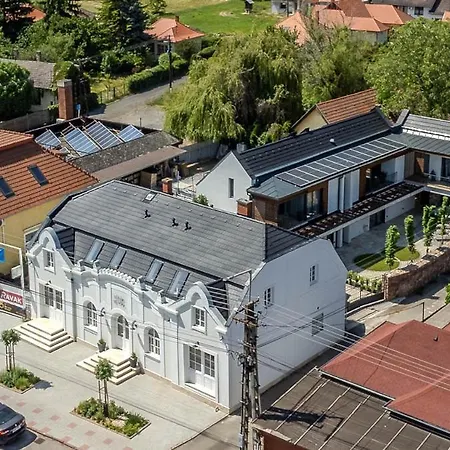 Rév-fülöp Panzió Bed and breakfast