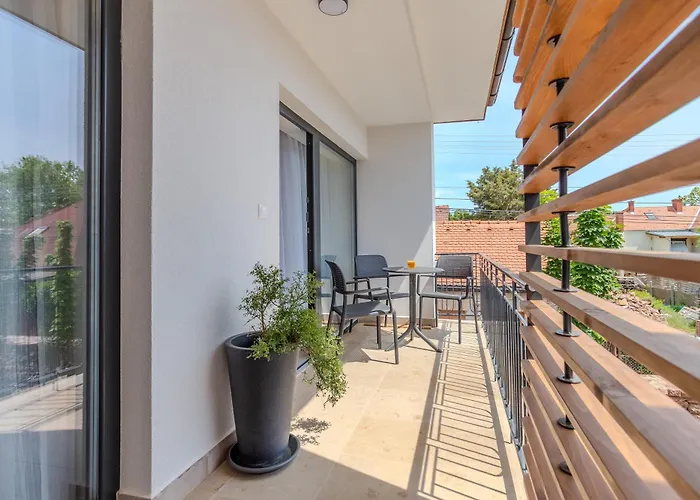 Rev-fueloep Panzio Frühstückspension